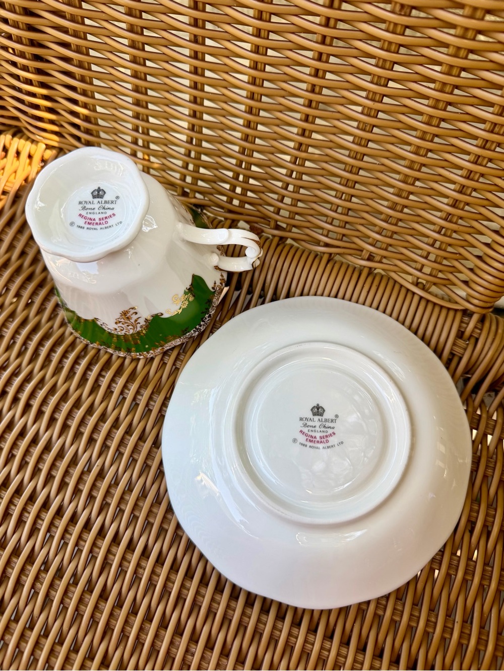 Royal Albert Bone China Cup & Saucer – Emerald & Gold Scrollwork - Picture 7 of 9